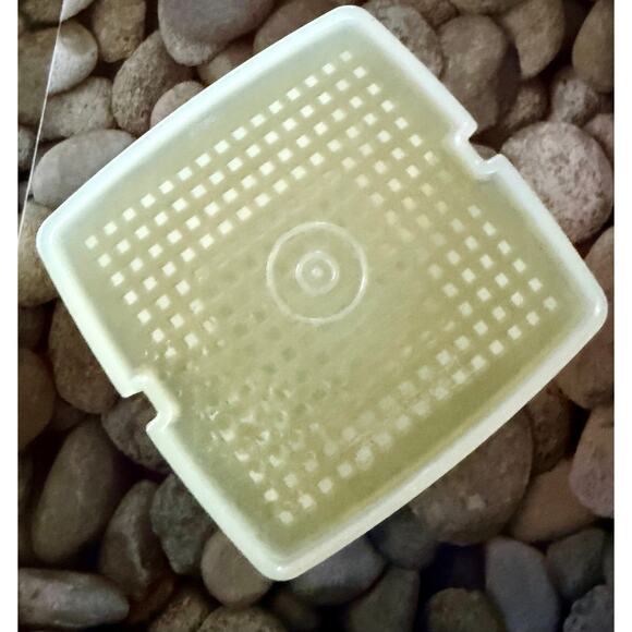 LARGE TUPPERWARE PICKLE KEEPER - Picture 6 of 6